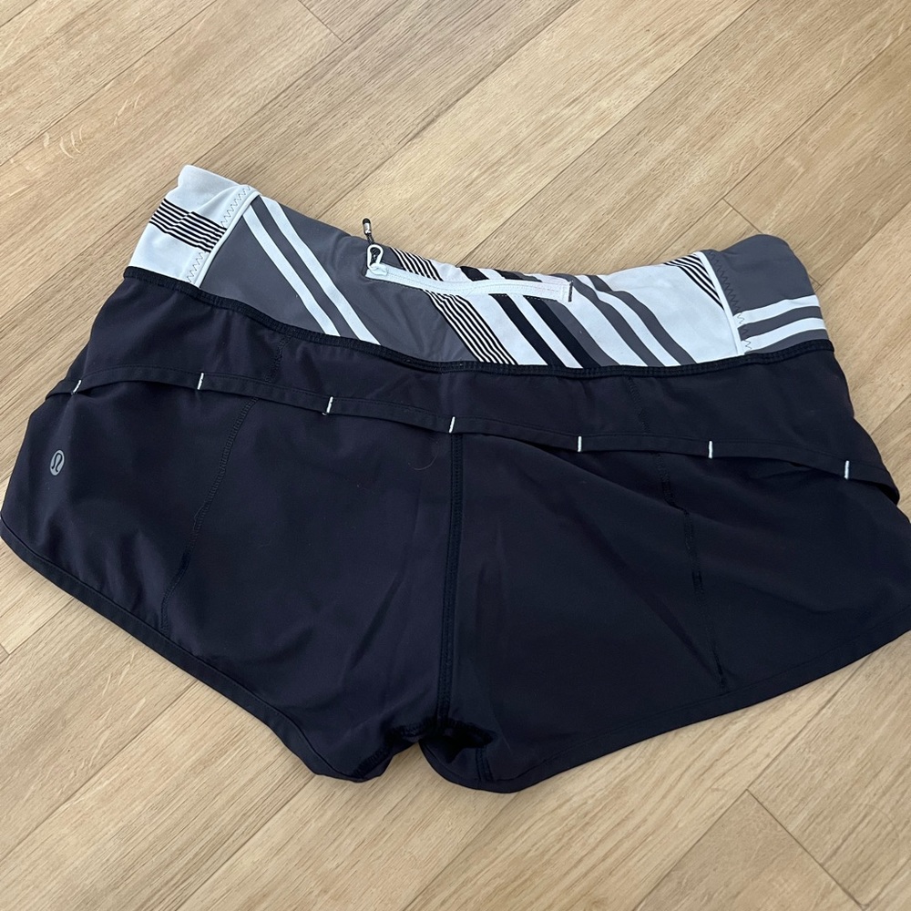 Lulu Lemon Speed Up low rise lined short 2.5 inch